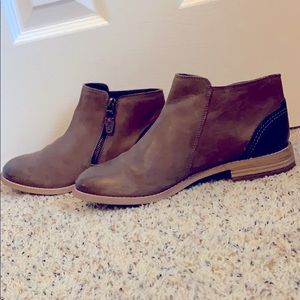 Clarks leather booties size 8